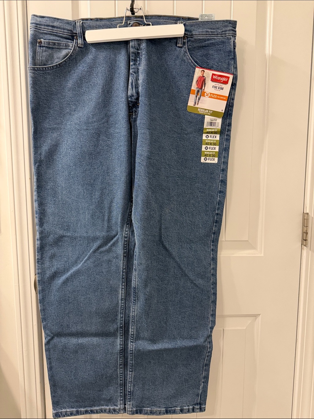 NWT 40x30 Wrangler Relaxed Straight Light Blue Men's Jeans